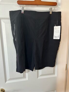 NWT Athleta Black Women's Bermuda Shorts size 16.